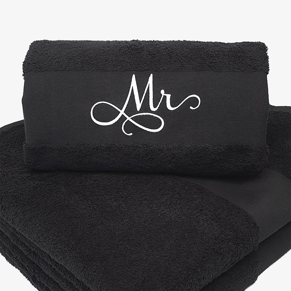 svart handduk med namn mr och mrs