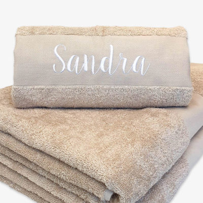 Sandfärgad handduk med namn