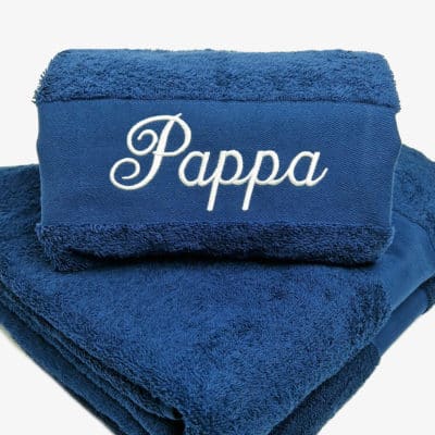 Marinblå handduk med namn