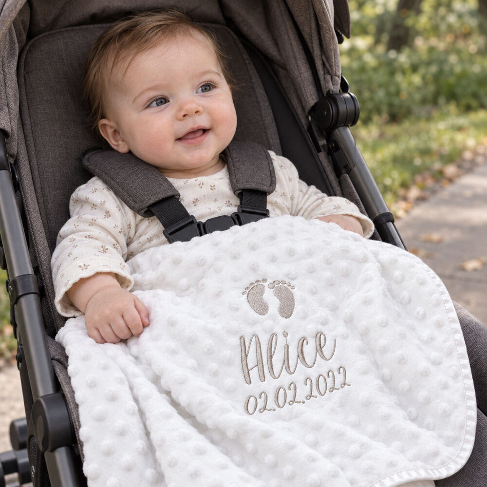 Personlig babyfilt med namn, bebis i barnvagn